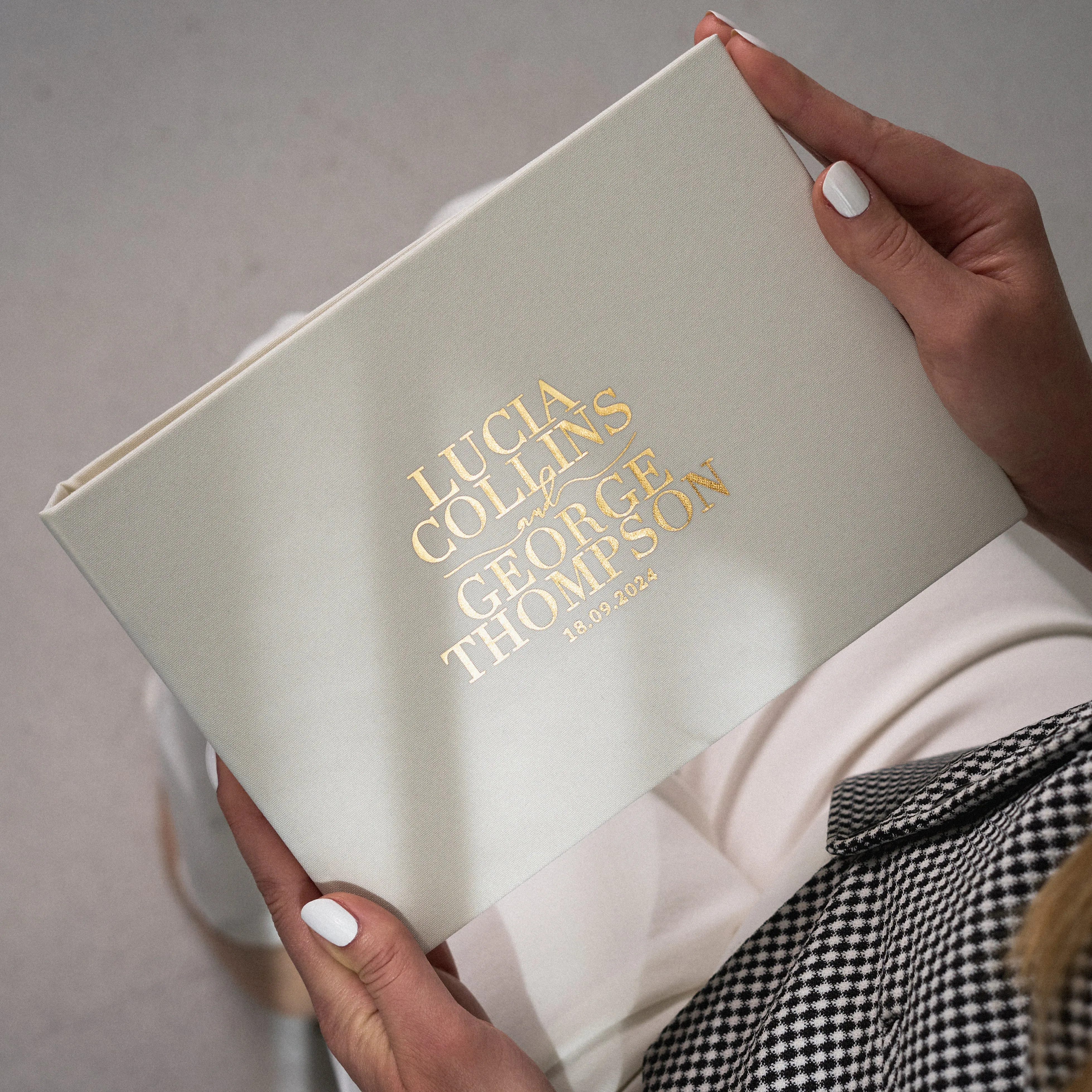 Silky White   Real Gold | Guest Book ♡